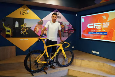 Egan Bernal ganó el Tour de Francia 2019 a bordo de su bicicleta Pinarello amarilla.
