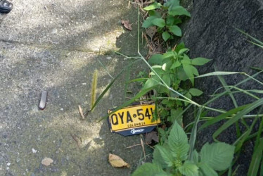 La placa de la moto quedó a un lado