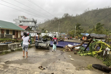 Estragos por el supertifón Fung-wong en Filipinas.
