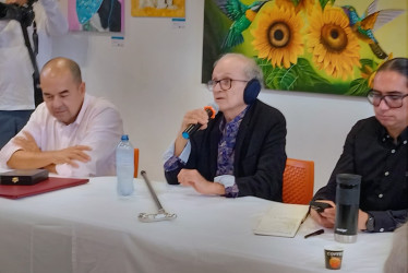 El escritor Gustavo Álvarez Gardeazábal