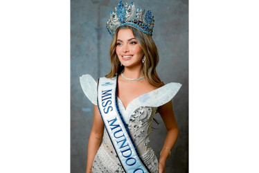 Ignacia Fernández sorprendió al presentarse en el escenario de Miss Chile Mundo interpretando metal.