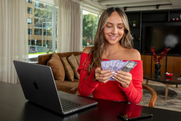 Mujeres emprendedoras transforman la economía colombiana sin salir de casa