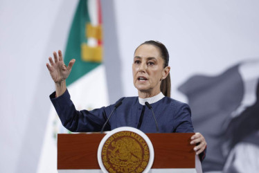 La presidenta de México, Claudia Sheinbaum, participa durante una rueda de prensa este lunes en Palacio Nacional de la Ciudad de México (México).