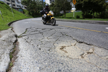 Este es uno de los huecos por los que piden atención en el barrio La Leonora.