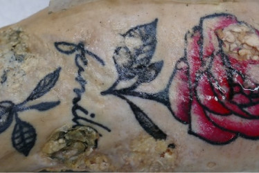 Uno de los tatuajes de la víctima.