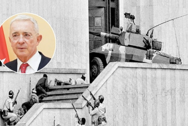 Álvaro Uribe fue presidente de Colombia del 2002 al 2010. La toma y retoma del Palacio de Justicia de Bogotá fue en 1985.