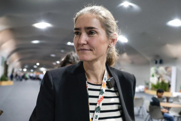La vicepresidenta tercera del Gobierno español, Sara Aagesen, camina este sábado, en la Zona Azul de la Conferencia de Naciones Unidas sobre Cambio Climático (COP30) en Belém (Brasil). 