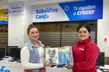 Miles de familias en Caldas reciben los subsidios de paquete y calzado escolar de Confa