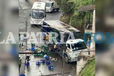 El hombre perdió el control de su vehículo y chocó contra el muro de una vivienda.