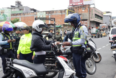 Alerta en Armenia: falsifican permisos para transitar en pico y placa.