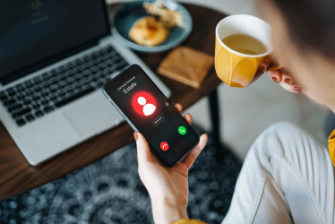 Vishing (engaño mediante llamada telefónica).