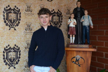 Fotos I Freddy Arango I LAPATRIA  Emanuel Jiménez Trujillo, de 17 años, logró 482 de los 500 puntos con los que califican las Pruebas Saber. Le gusta compartir sobre la importancia de la lectura crítica y la mentalidad para mejores resultados.