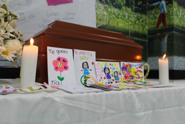 Mensajes de su familia acompañaron a Liseth hasta su última morada.