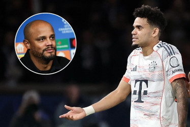 Luis Díaz marcó doblete para el Bayern de Múnch ante el PSG en la Liga de Campeones, pero se fue expulsado por falta sobre Achraf Hakimi.