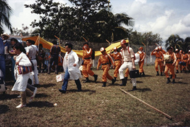 Foto I Cortesía MSF I LA PATRIA  Armero1985. Tras la erupción del volcán Nevado del Ruiz, los equipos de Médicos Sin Fronteras llegaron con 22 toneladas de suministros. Fue una de las cientos de organizaciones humanitarias que llegaron al país por Armero, tragedia en la que fallecieron más de 23.000 personas, indica.