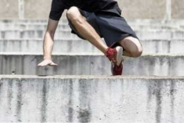Según le indicaron a LA PATRIA las autoridades, esta persona practicaba parkour en la reserva de Rioblanco.