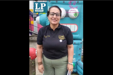  La caldense Sandra Milena Cardona Osorio lee su poema sobre la paz y la naturaleza desde Manizales (Caldas) 