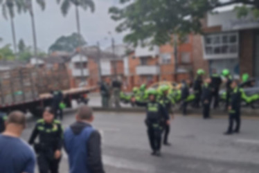 En medio de la reacción policial el hombre fue herido en una de sus piernas con arma de fuego