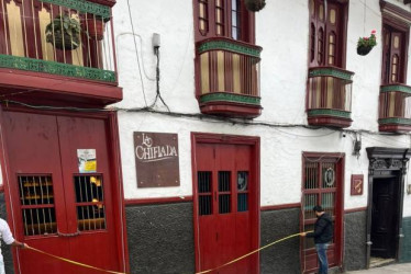 Fotos e imágenes I Facebook alcaldías I LA PATRIA  La Inspección de Policía de un municipio visitó un establecimiento con el fin de dar cumplimiento a la mediación entre la comunidad y un negocio por la que llaman perturbación auditiva. En otro reparan techos de casas urbanas y rurales. Además, dan opciones para ponerse al día con la DIAN. Y más reportes de Caldas.