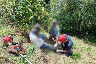 El lesionado fue trasladado desde el punto remoto hasta el vehículo de emergencia y de allí hasta el Hospital San Rafael