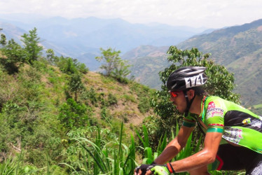  Los ciclistas del Centrosur de Caldas se preparan este domingo para participar en la  Travesía del Aroma a la Montaña
