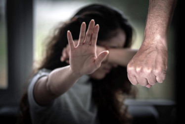 Al sujeto, procesado por violencia intrafamiliar en Manizales, le dieron el beneficio del principio de oportunidad, que es el cese de la persecución penal a cambio de unos compromisos.