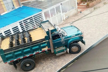 La secretaria de Gobierno de Boyacá, Alejandra Pico, indicó que se realizaron explosiones controladas de algunos artefactos hallados dentro de una volqueta abandonado en las inmediaciones del batallón militar.