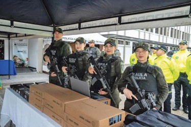 La Alcaldía entregó 273 equipos de inteligencia a las unidades de Sijín y Sipol.