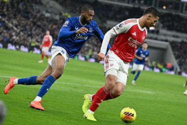 El Arsenal sigue aferrado al liderato de la Premier League.