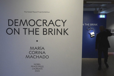 Vista de una exposición en Oslo, Noruega, que documenta el activismo político de la opositora venezolana María Corina Machado y el éxodo de millones de sus compatriotas por la situación política del país, este martes. 