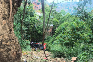Un bus intermunicipal que descendía de Rionegro cayó a un abismo en Santa Elena (Antioquia). 