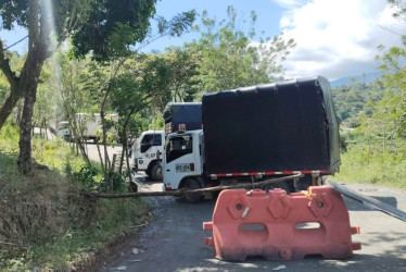 El tránsito vehicular entre Belén de Umbría, Guática y Mistrató (Risaralda) estuvo afectado por el bloqueo de camioneros.