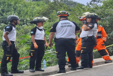 Los primeros cuerpos fueron encontrados en una carretera y posteriormente fue hallado el resto dentro de un barranco cercano.