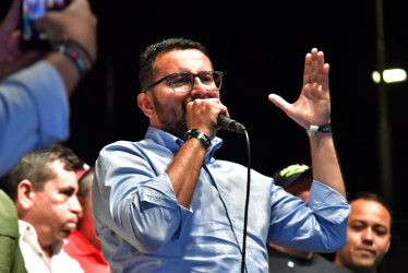 Cristian Portilla, alcalde Electo de Bucaramanga, celebró son sus seguidores tras la elección y publicó en X: "Y cuando todo estaba en contra, Dios se puso de nuestro lado. ¡Gracias, Bucaramanga!".