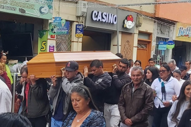 Sergio Andrés Montoya Gálvez, de 27 años, perdió la vida la semana pasada en moto, entre Manizales y Neira. El viernes se dio su despedida.