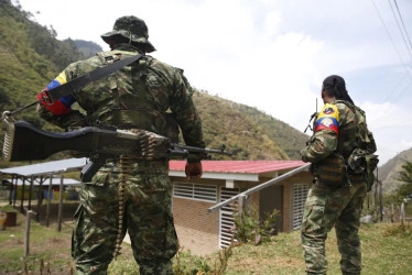 La ONU emitió alarmas por los 277 secuestros ocurridos este año en el departamento Arauca. Hay otras alertas identificadas. Guerrilleros de las disidencias de las FARC en una imagen de archivo. 
