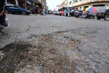 El tamaño de los huecos hacen que los conductores tengan que esquivarlos.