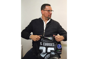 Muy juicioso estuvo esperando el sábado 6 de diciembre el exgobernador de Caldas Luis Carlos Velásquez al precandidato presidencial Juan Carlos Pinzón.