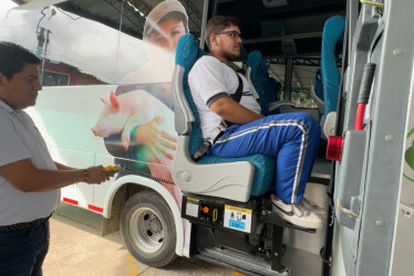 Sena Caldas  compra vehículo incluyente