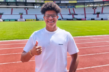 Jaime Alvarado, el primer refuerzo para el Once Caldas en la temporada. Llegó el lunes y pasó los exámenes médicos y este martes firmó contrato.