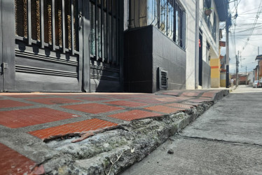 Este es el borde del andén que el contratista debe reparar en el barrio Villa Fundemos. 