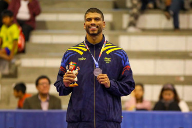 Rubén Henao, karateca de Caldas, ganó plata en kumite masculino -82 kg de los Juegos Bolivarianos 2025.