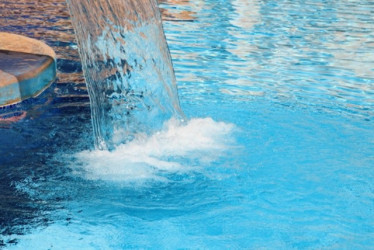 Foto| Ilustración| LA PATRIA  La adulta mayor falleció ahogada en aguas termales.