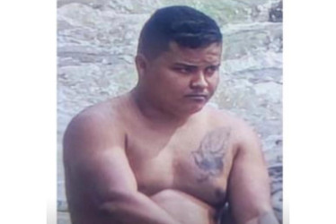  alias Yimmi estaría a cargo de dinamizar las finanzas ilegales de la estructura en el departamento de Nariño, derivadas del narcotráfico, la explotación ilícita de yacimientos mineros y extorsión.