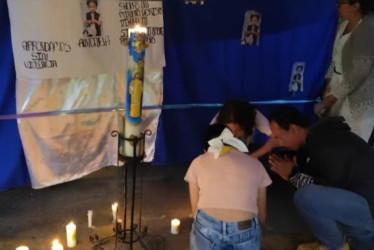 La comunidad de San Sebastián realizó una velatón en memoria de Antonella.