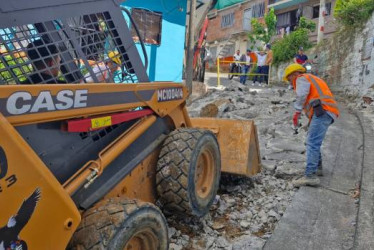 Fotos I Cortesía Alcaldía de Palestina I LA PATRIA  Noticas de Caldas incluyen obras en vía clave, avances con la nueva cancha sintética, trabajos para evitar deslizamientos en zona de riesgo, plazo para descuentos en pago de impuestos, entre otras.