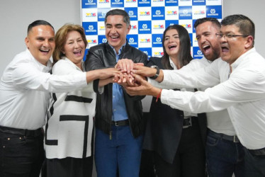  Los candidatos del Partido ASI asistieron juntos a inscribir sus candidaturas.