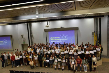 Fotos I Cortesía UAM I LA PATRIA  Grupo de estudiantes de Colombia reconocidos por la Universidad Autónoma de Manizales (UAM) en su ya tradicional Noche de los mejores.