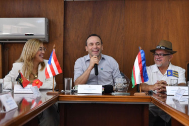 "Junto a la alcaldesa de Ponce y el alcalde de Arecibo, en Puerto Rico, firmamos el acuerdo que consolida la Ruta Americana de la Salsa", expresó el alcalde de Cali, Alejandro Eder, este viernes.