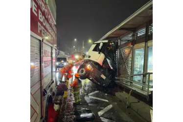 Así quedó el camión en la estación del Megabús.